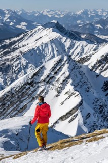 Ski tourers at the summit, mountains in winter, Sonntagshorn, Chiemgau Alps, Bavaria, Germany
