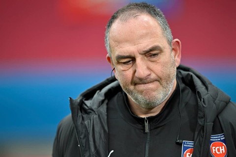 Coach coach Frank Schmidt 1. FC Heidenheim 1846 FCH portrait thoughtful soccer Bundesliga,