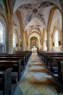 Gothic parish church of St Vitus in Kufstein with the altar by the sculptor Josef Stumpf, interior,