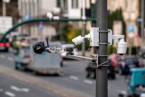 Flir and Vivotek video cameras at a large, busy traffic light intersection, Alfredstraße, B224 and