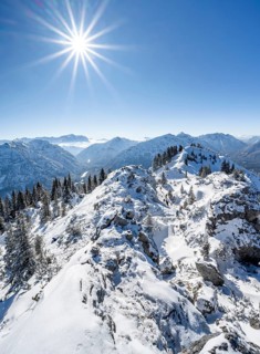 Snow-covered mountain landscape, view of ridge and mountain panorama at Teufelstättkopf,