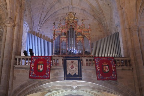 Organ and tapestries on the gallery, interior view, Iglesia Concatedral de Santa Maria church,