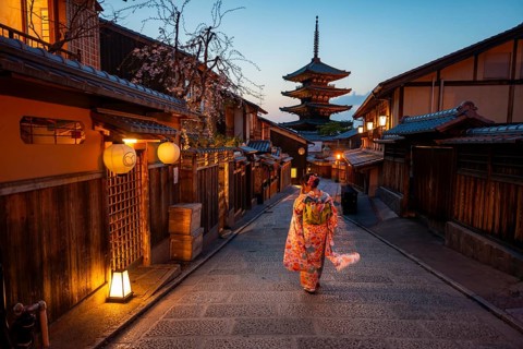 Japanese woman wearing kimono in an alley, Yasaka dori historic alleyway in the old town with