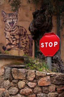 Graffiti cat, house wall, traffic sign, STOP, stop sign, artist village Deià, Tramuntana mountains,