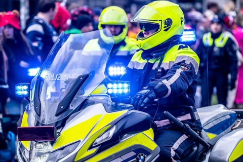 Rose Monday procession in Düsseldorf, emergency services, secure, accompany the move, motorcycle