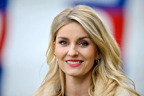 SKY presenter reporter Lisa Hofmann Portrait smiles soccer Bundesliga, Voith-Arena, Heidenheim,