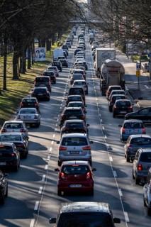 City centre traffic, 3-lane Westfalendamm, federal highway B1, heavy traffic, Dortmund, North