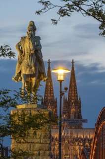Equestrian statue of Kaiser Wilhelm I on Norbert-Burger Platz, with Cologne Cathedral and the