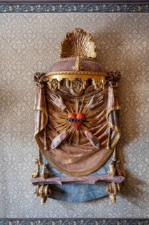 Object with the depiction, The Most Holy Five Wounds of Jesus, around 1750, in the living room in