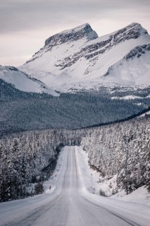Winter road trip on the Icefields Parkway with lots of snow and ice, Banff National Park, Jasper
