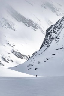 Dramatic atmosphere, Ski tourers in the vast landscape, Snow-covered mountain landscape, Bernese