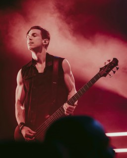 Rupert Keplinger, guitarist of Eisbrecher live on Kaltfront Tour 2025 Tour at the Columbiahalle in