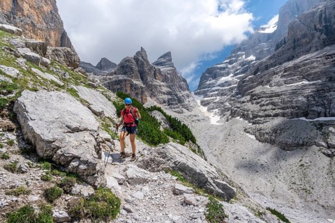 Female hiker in the mountains, Castelletto Superiore and Cima Sella, back Scharte Bocca di Tuckett,