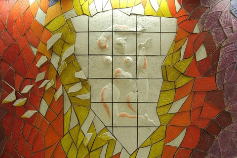 Art installation Human Family by Peter Piniski 1992, modern art, abstract art, white figures,