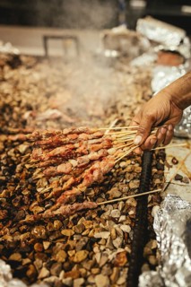 Grilled camel skewers, camel restaurant, Ittin Park, Salalah, Dhofar, Oman
