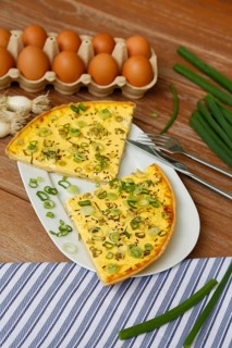 Swabian cuisine, salted cream cake with spring onions, hearty cake on serving platter, salty