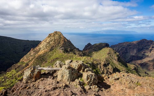 Mountain landscape, mountain hiking, view to Risco Blanco and the island of La Gomera, El Molledo,