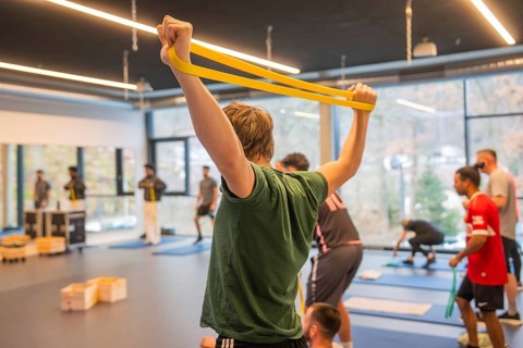 Several people train collectively with bands in the modern training room, Fitness TSV Calw, Germany