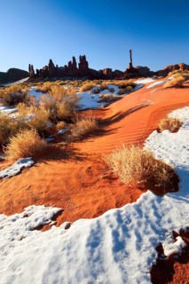 Totem Polem, Monument Valley in winter, mesas and monolites, snow and sand dunes, Utah, USA, North