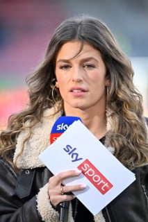 SKY presenter Mara Mones Portrait in interview Microphone Microphone Logo Presentation card