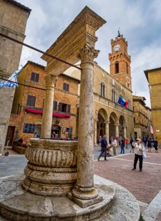 Fountain in Piazza Pio II, Pienza, Tuscany, Italy