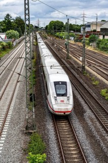 ICE 4 train on the line between Bochum and Dortmund, near Dortmund-Marten, multi-lane line for
