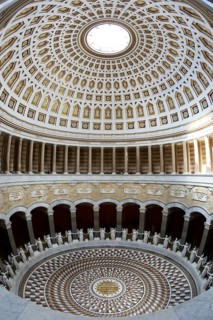 Interior, hall and dome with a total of 34 angels, goddesses of victory 3, 3 metres high, monument
