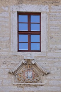 Window and city coat of arms with decoration, Town Hall, Bad Langensalza, Thuringia, Germany