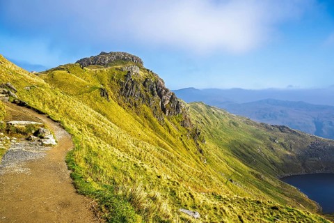 Pyg Track over Llyn Llydaw lake, Pen-y-Pass, mountain pass, Snowdonia, Gwynedd, north-west Wales,