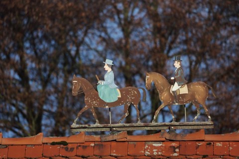 Two historic horsemen, horseback ride, figures, couple, roof ridge, miniature, handicrafts,