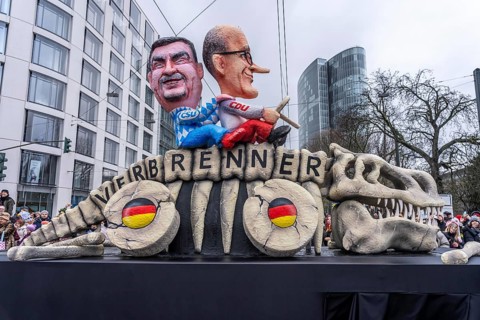 Rose Monday procession in Düsseldorf, theme cars by wagon manufacturer Jacques Tilly, Merz and