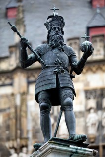 Charlemagne Fountain Monument, Charlemagne Fountain in front of the Town Hall, Old Town, Aachen,