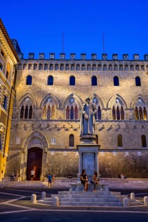 Piazza Salimbeni, Siena, Tuscany, Italy