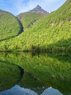 Norangdal valley, lake Lyngstøylvatnet, spring, Norway
