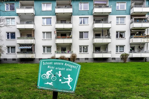 Residential development, rental apartments, prohibition sign on the lawn, meadow in front of the