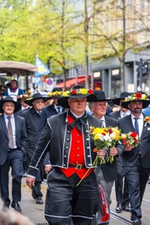 Parade of historically costumed guild members, Wollishofen Guild, Sechseläuten or Sächsilüüte,
