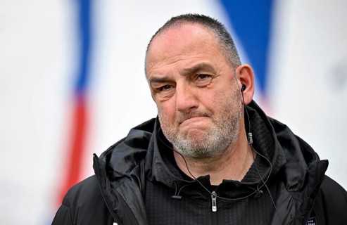 Coach coach Frank Schmidt 1. FC Heidenheim 1846 FCH portrait thoughtful soccer Bundesliga,