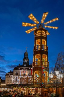 Large Christmas pyramid at the Christmas market on the market square, Lüneburg, Lower Saxony,