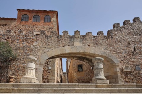 Arco de la Estrella, archway with city wall in battlements, UNESCO old town, Caceres, Extremadura