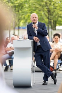 Olaf Scholz (Federal Chancellor, SPD) at the Germany Dialogue on the topic Together for Democracy