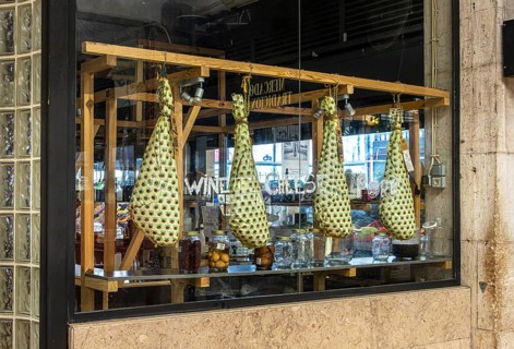 The Mercadeo da Ribeira, also known as TimeOut Market, is the best address for Portuguese