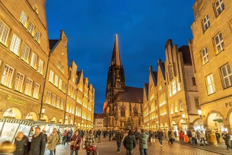 Prinzipalmarkt and the Roman Catholic parish church of St. Lamberti at dusk, Münster, North