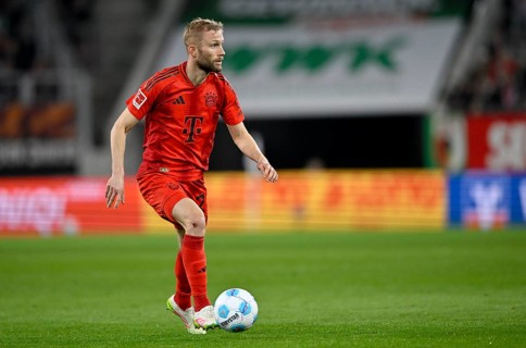 Konrad Laimer FC Bayern Munich FCB (27) Action on the ball WWK Arena, Augsburg, Bavaria, Germany