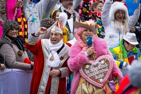 The Frankfurt carnival procession passes through the Römerberg in Frankfurt am Main on 15 February