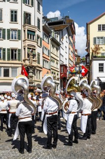 Historically costumed guildsmen in Zurich's Old Town, stand concert at Münzplatz, Zunft zum Weggen,