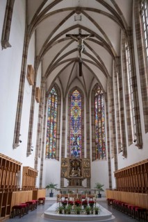 Franciscan church, choir with winged altar by Hans Klocker, 1500, and stained glass windows by