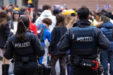 The Frankfurt Shrove Tuesday Parade is moving across the Römerberg in Frankfurt am Main, Römerberg,