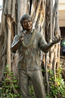 Don Ho Statue, Waikiki Beach, Honolulu, Oahu, Hawaii, USA, North America