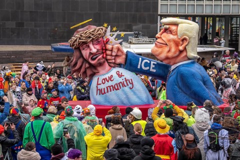 Rose Monday procession in Düsseldorf, theme car by wagon manufacturer Jacques Tilly, theme US