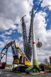 Erection of a wind turbine, wind energy plant, assembly of the ring generator, with a crawler